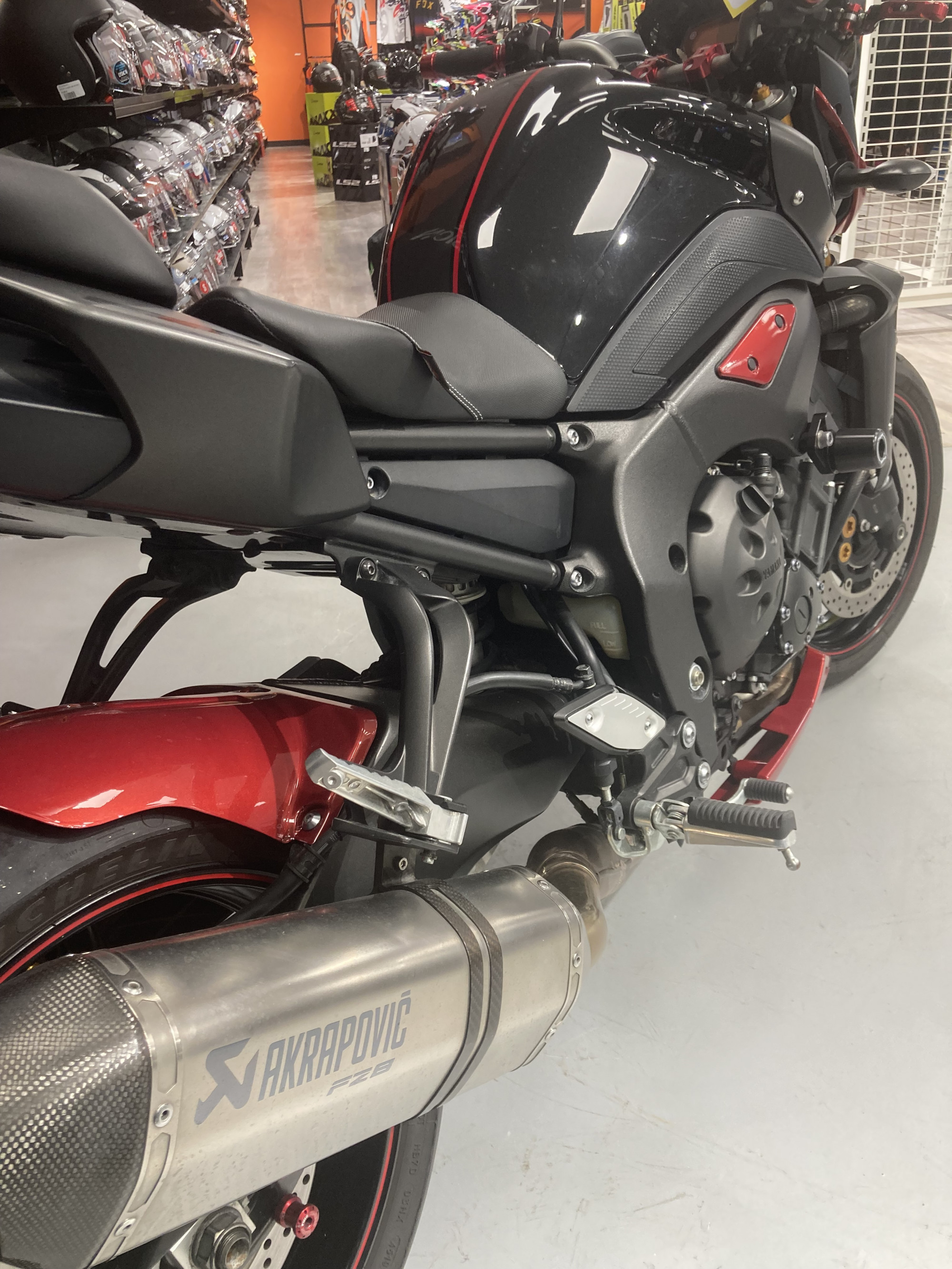 YAMAHA FZ8 R