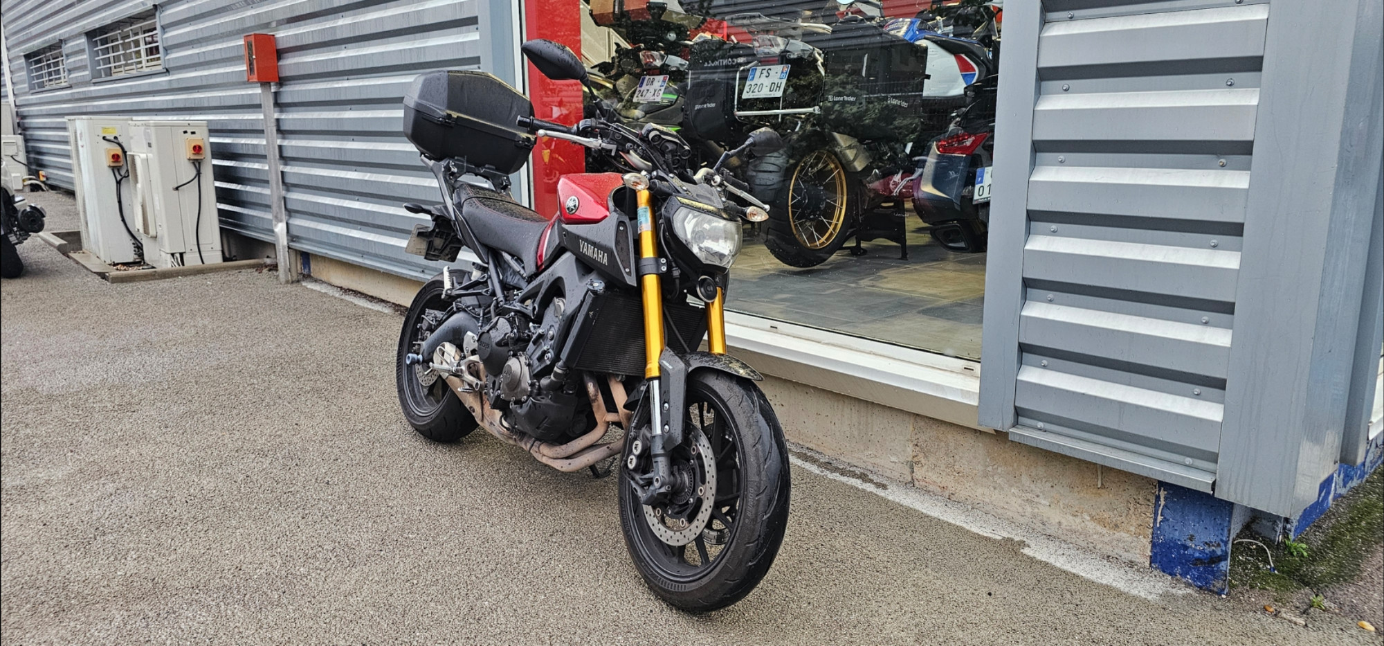 YAMAHA MT-09