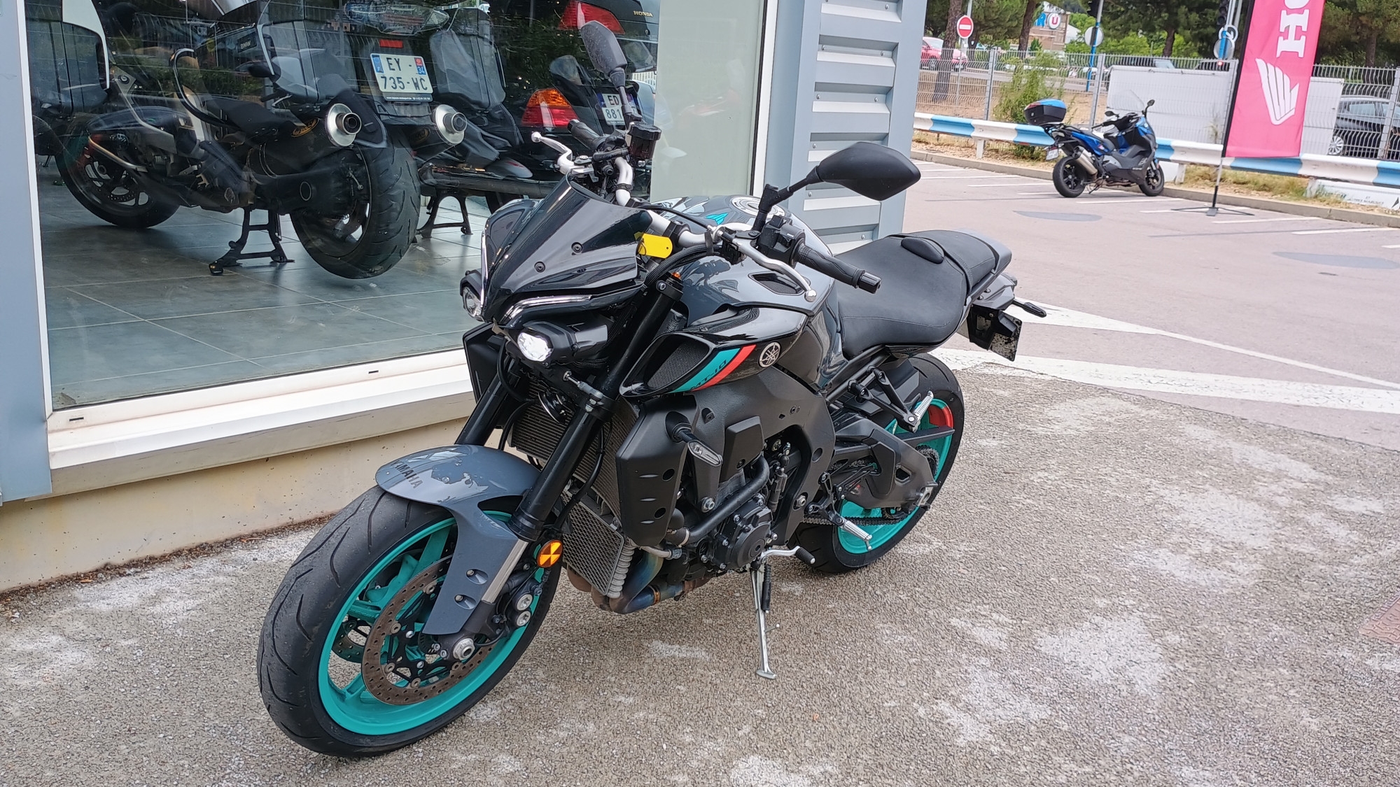 YAMAHA MT-10