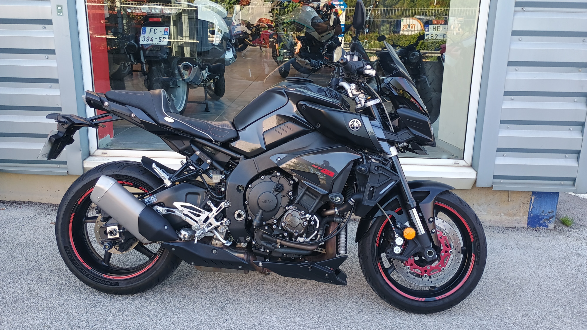 YAMAHA MT-10