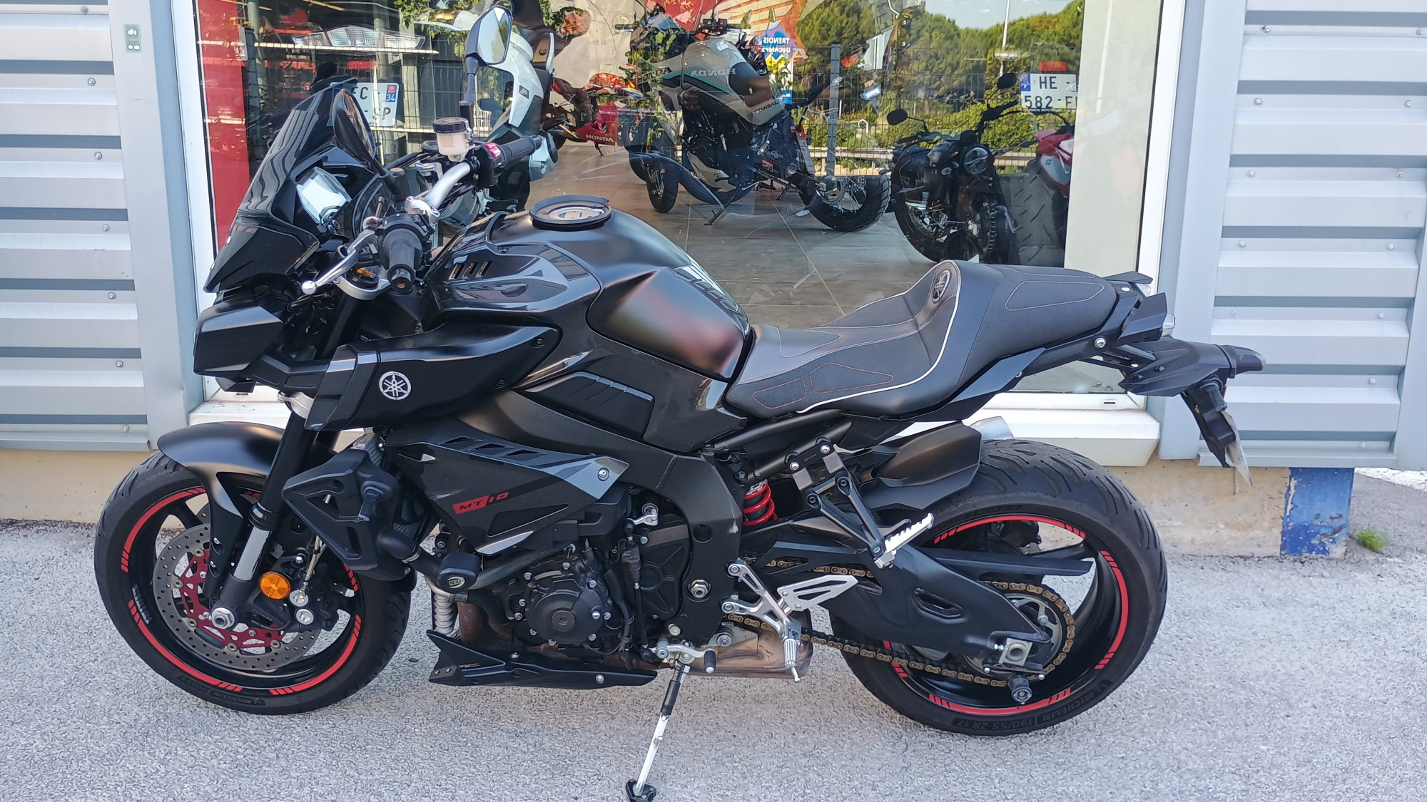 YAMAHA MT-10
