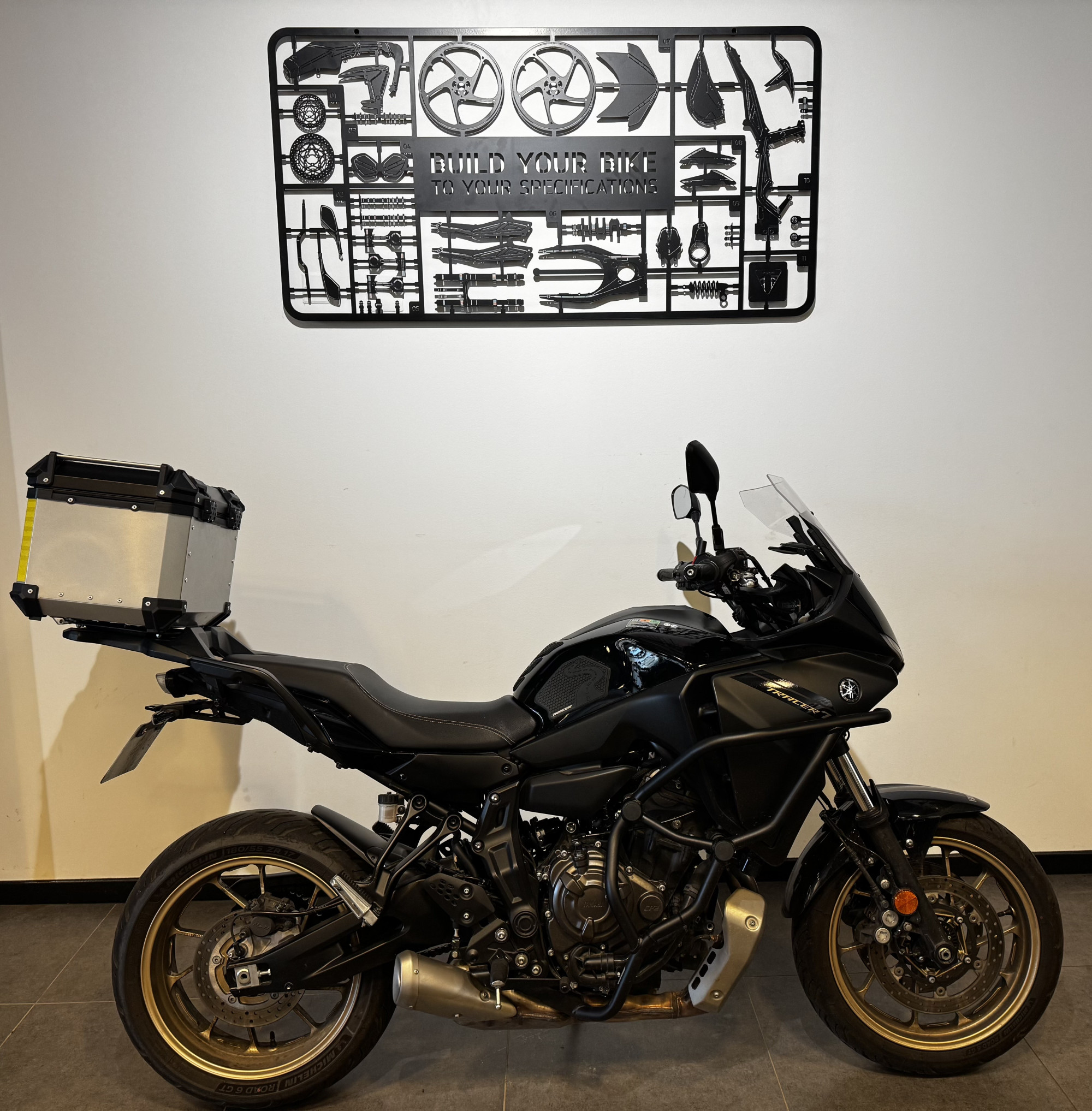 YAMAHA TRACER 7