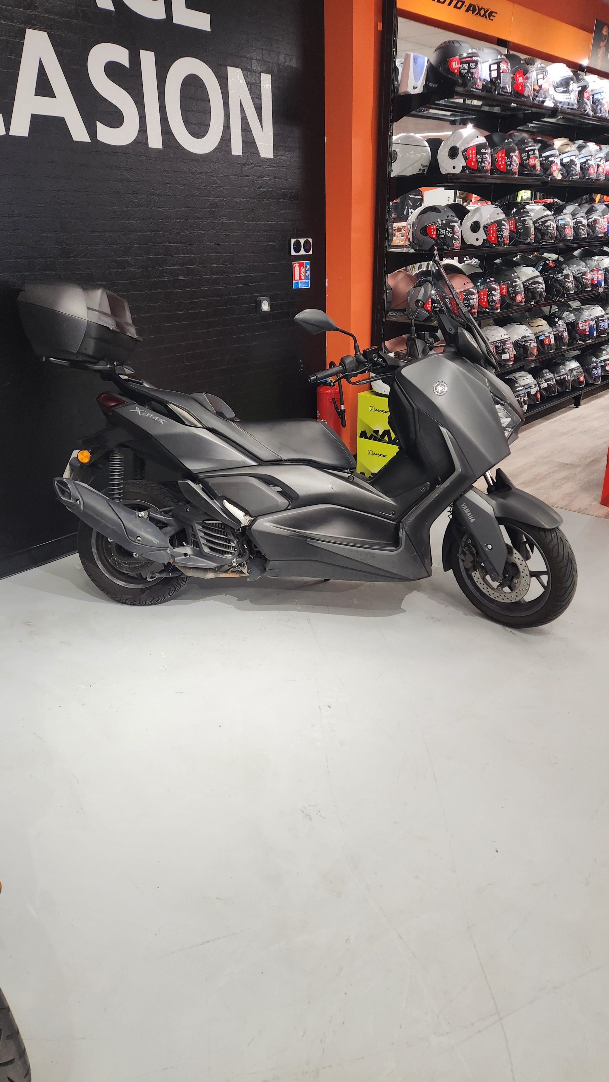 YAMAHA X-MAX 125