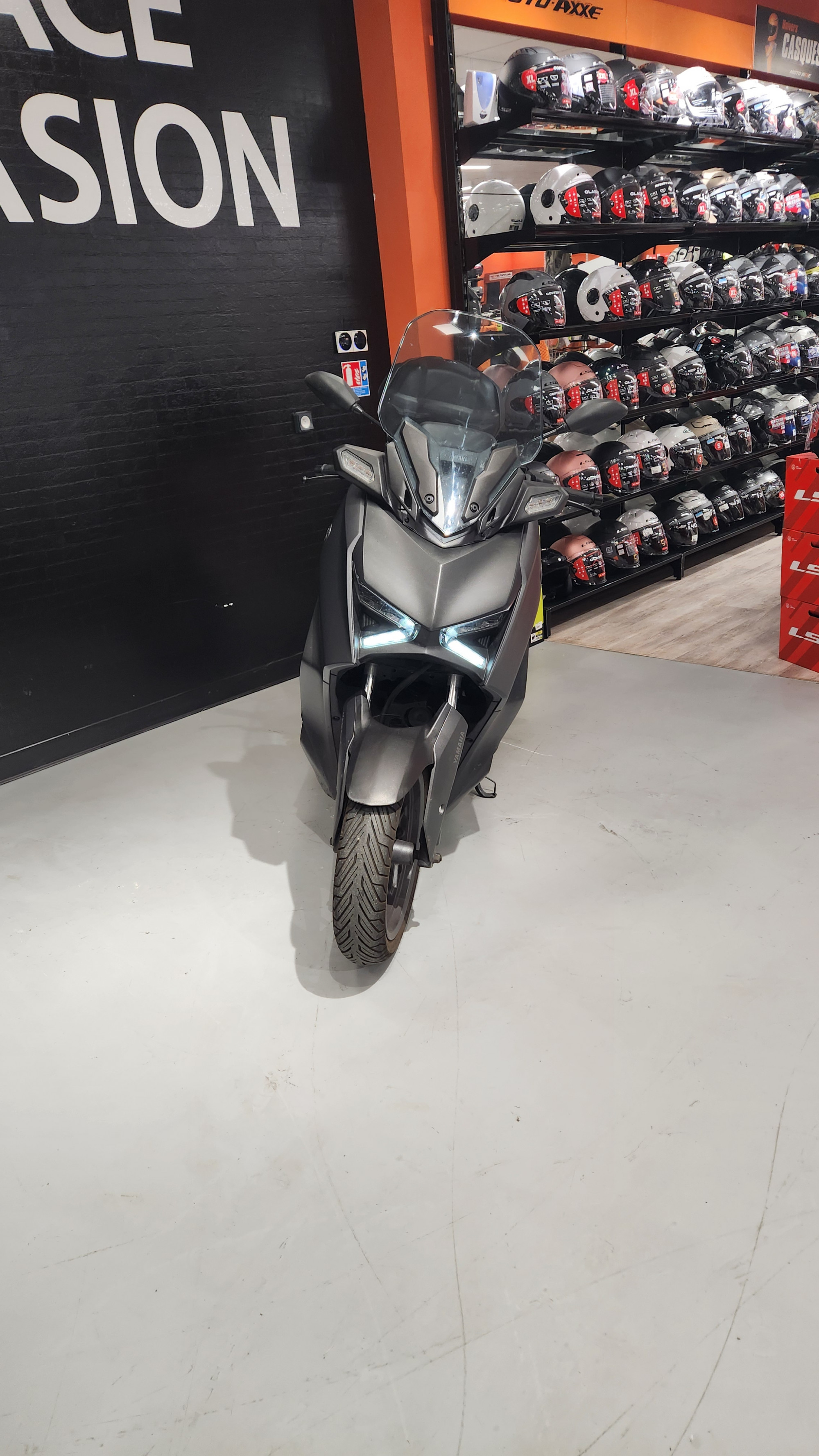 YAMAHA X-MAX 125