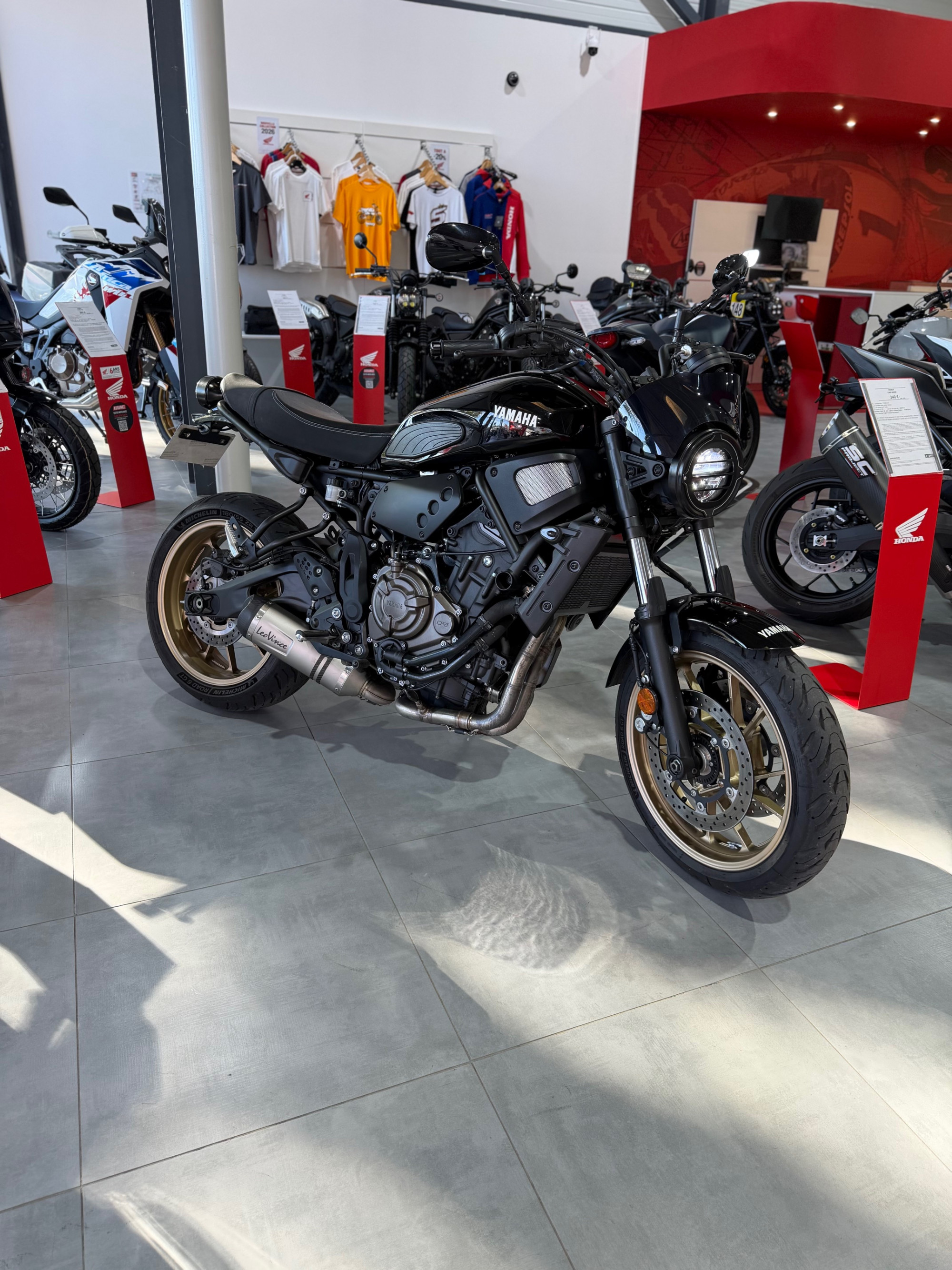 YAMAHA XSR 700