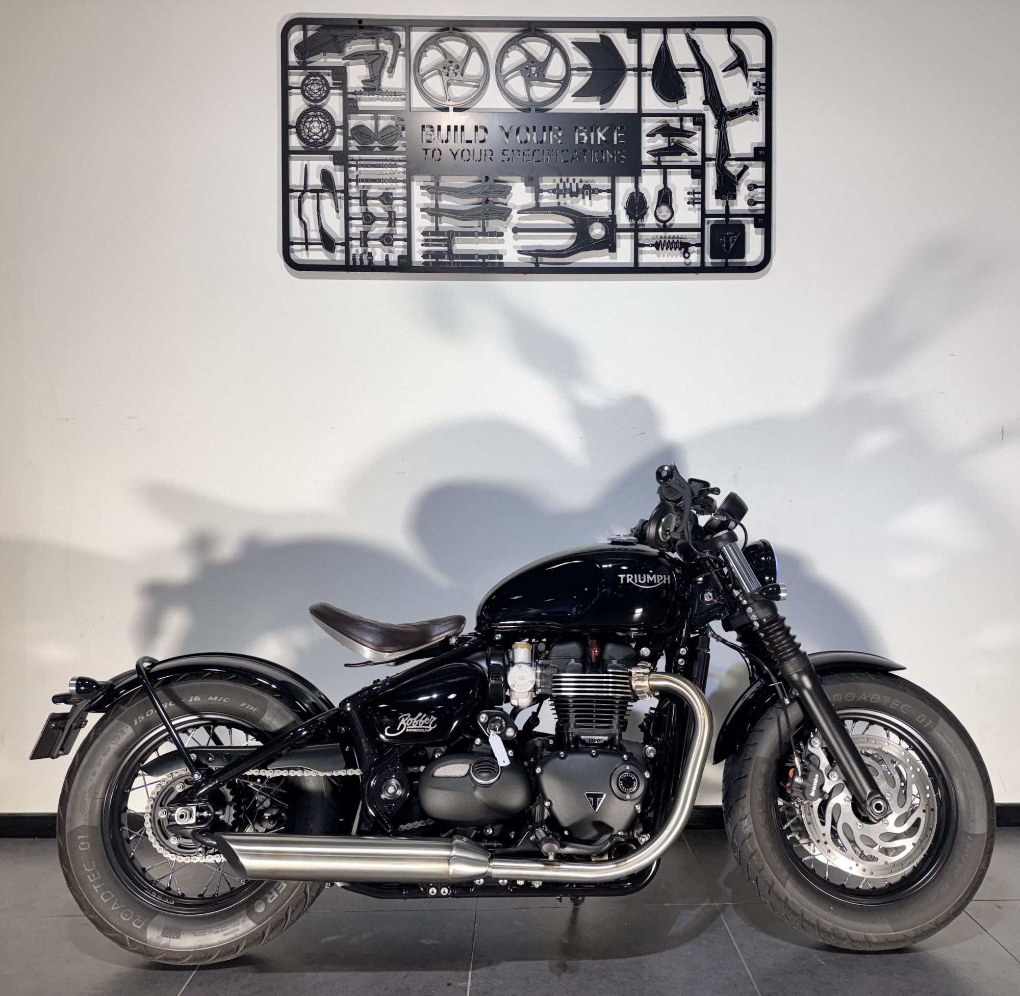 TRIUMPH BONNEVILLE BOBBER 1200