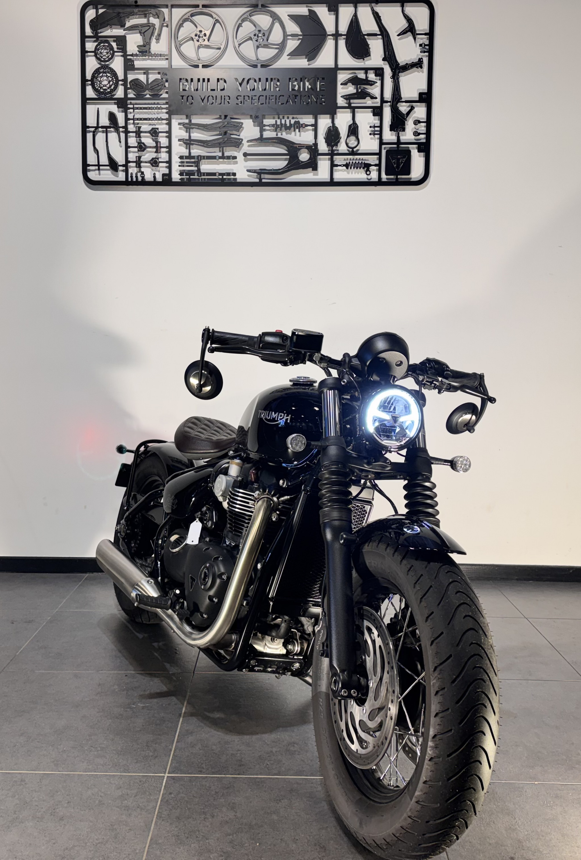 TRIUMPH BONNEVILLE BOBBER 1200