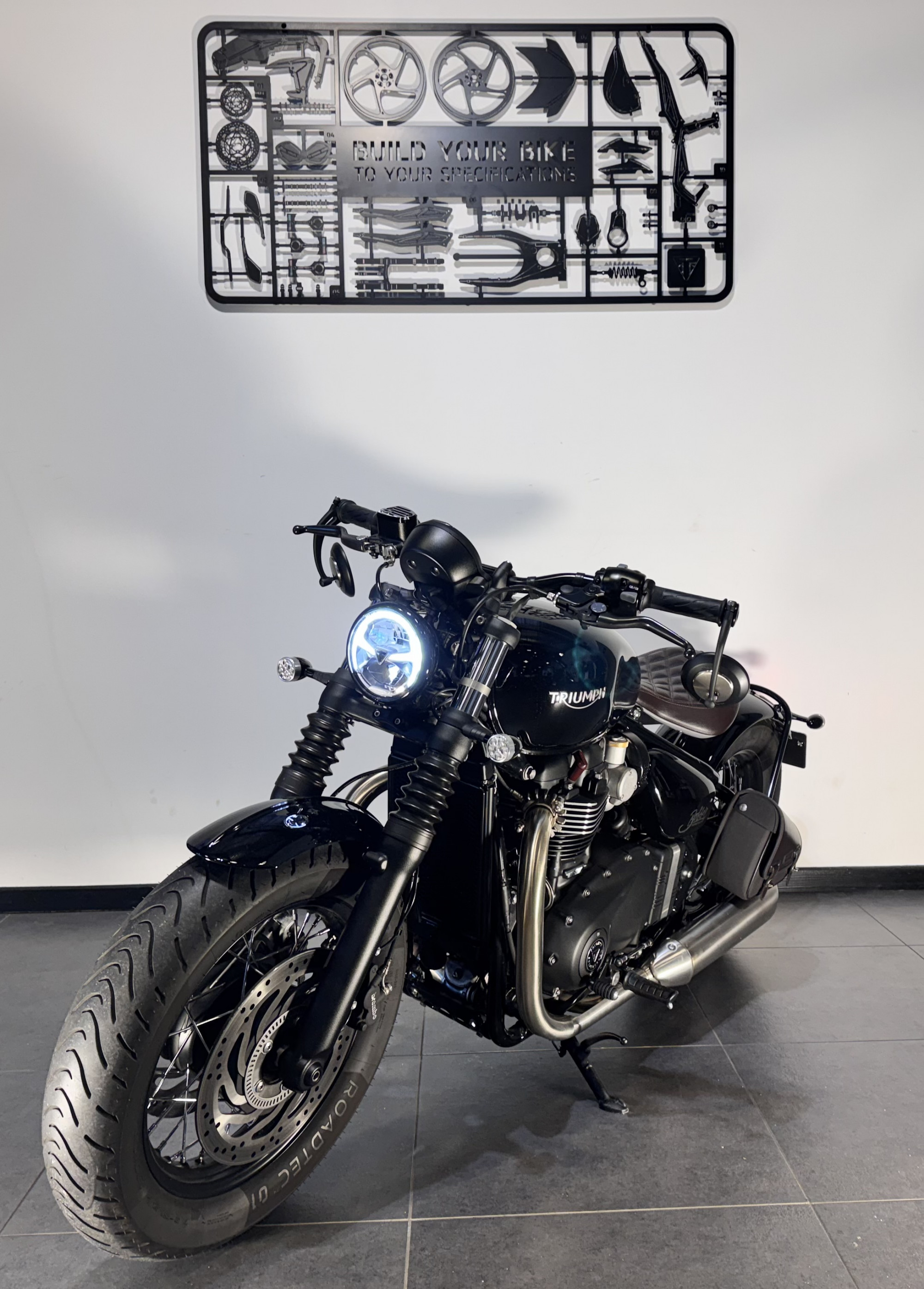 TRIUMPH BONNEVILLE BOBBER 1200