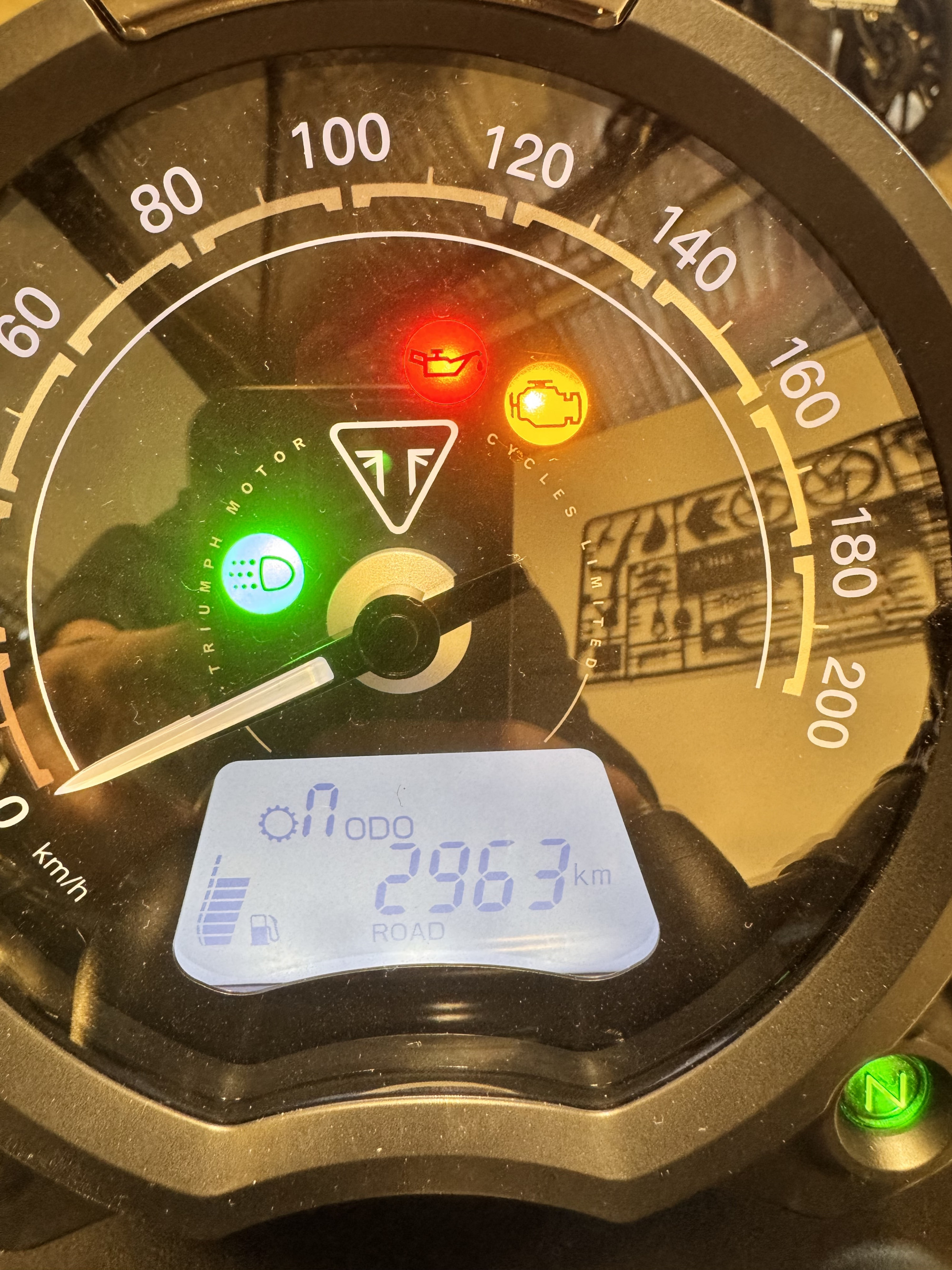 TRIUMPH BONNEVILLE BOBBER 1200